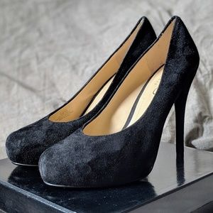 Suede Black Pumps, never Worn